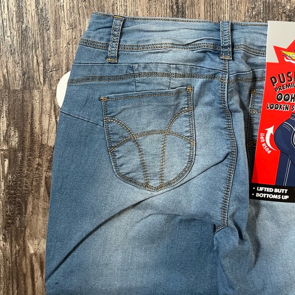 American Blue Jeans Women’s Better Butt Light Wash Skinny Leg NWT Various Sizes - Picture 9 of 10